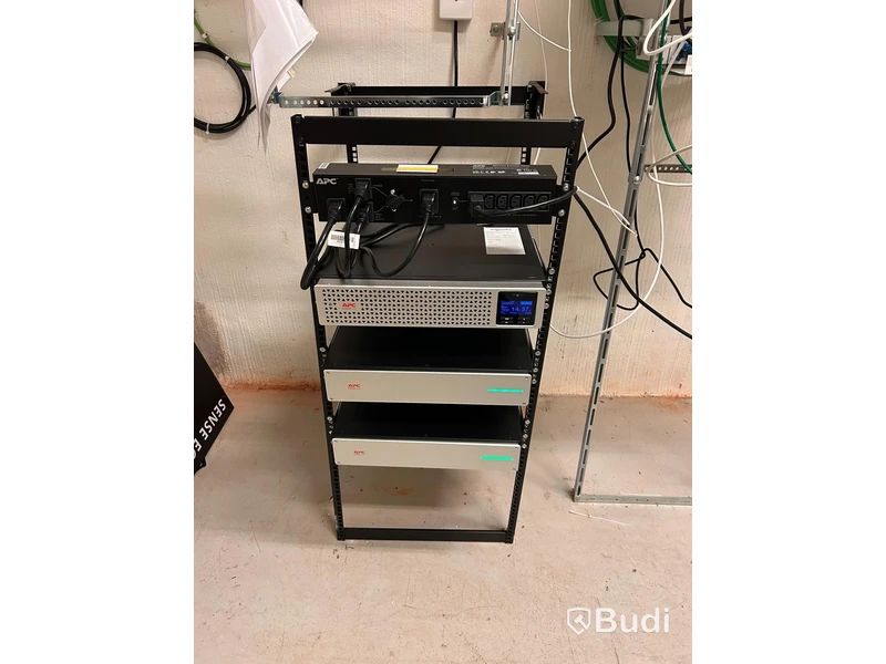 UPS - Schneider APS 3000 VA incl. rack