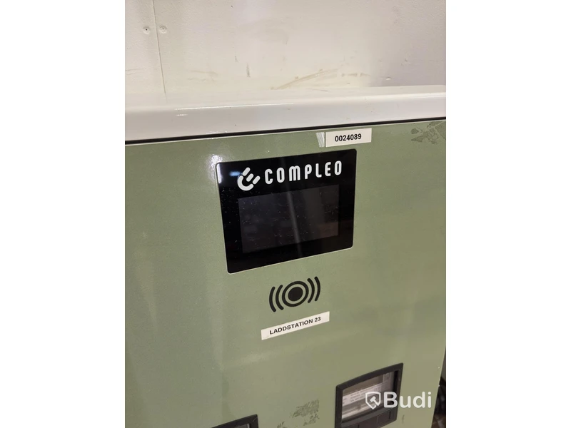 Laddbox Compleo Advanced Compact WM HC2, inkl. fördelningslåda med jordfelsbrytare och säkringar.
