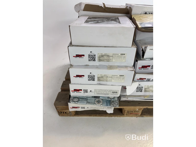 (NEW) Lot of assorted tiles, various types and brands