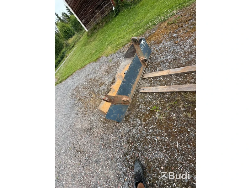 JCB 403 Wheel Loader, 2020, with accessories: Grading Bucket, Folding Snow Plow and Forks