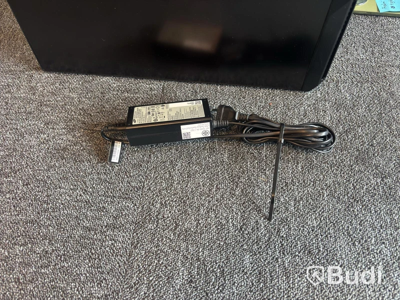 Monitor Samsung 32 tum, 3 st.