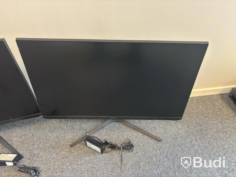 2 st. bildskärmar Samsung, S32DG302EU 32 tum