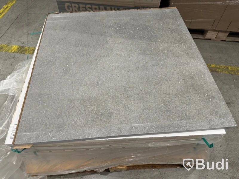 Outdoor floor tiles 90x90 cm.