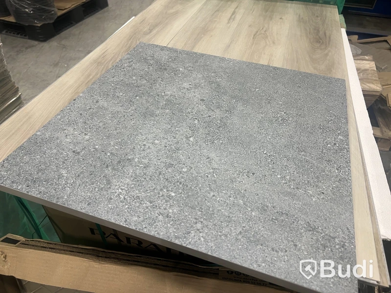 Outdoor porcelain tiles 60x60 cm.