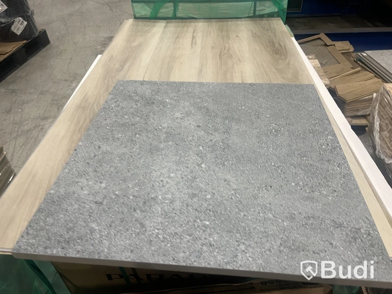 Outdoor porcelain tiles 60x60 cm.