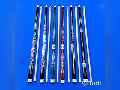 Biljardbollset - Aramith Super Pro samt 6 st biljardköer, Nya