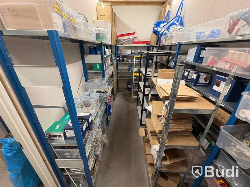 Large lot of plumbing items & standard materials
