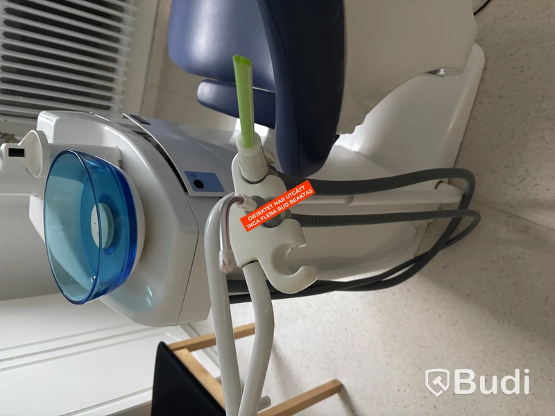 Dental chair PLANMECA COMPACT i with instrument unit and operating light