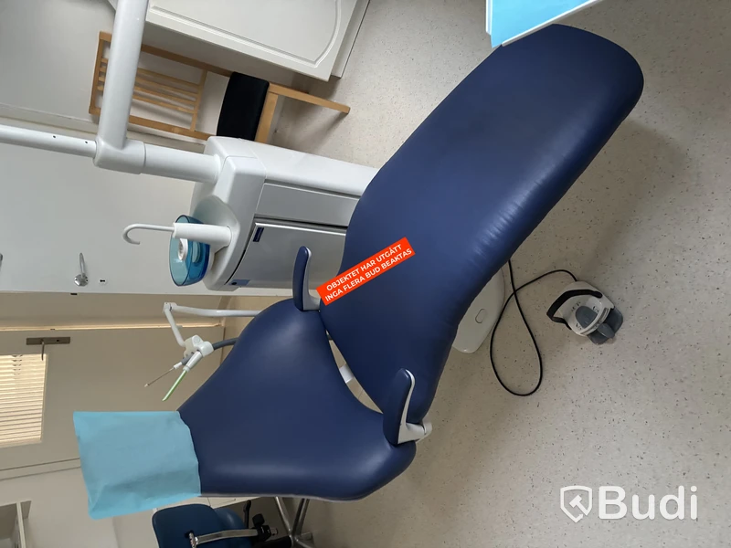 Dental chair PLANMECA COMPACT i with instrument unit and operating light