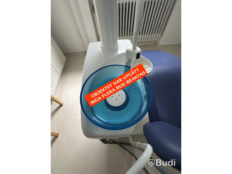 Dental chair PLANMECA COMPACT i with instrument unit and operating light
