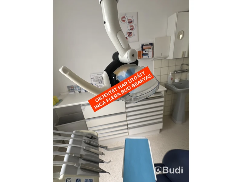 Dental chair PLANMECA COMPACT i with instrument unit and operating light