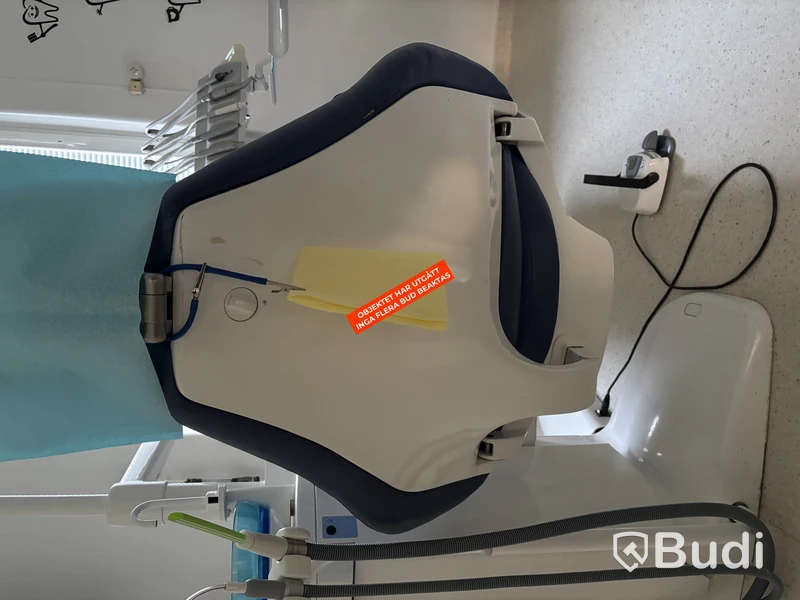 Dental chair PLANMECA COMPACT i with instrument unit and operating light