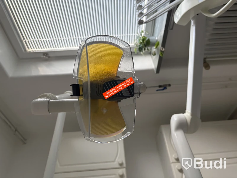 Dental chair PLANMECA COMPACT i with instrument unit and operating light