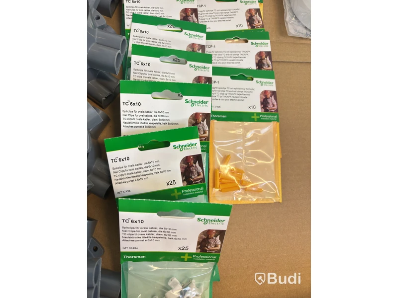 Parti med eltillbehör Schneider