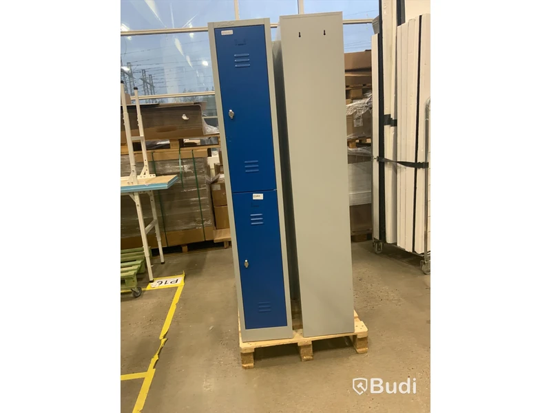 7st omklädningsskåp med 2 skåp i varje höjd181cm,bredd:32cm, djup 50cm