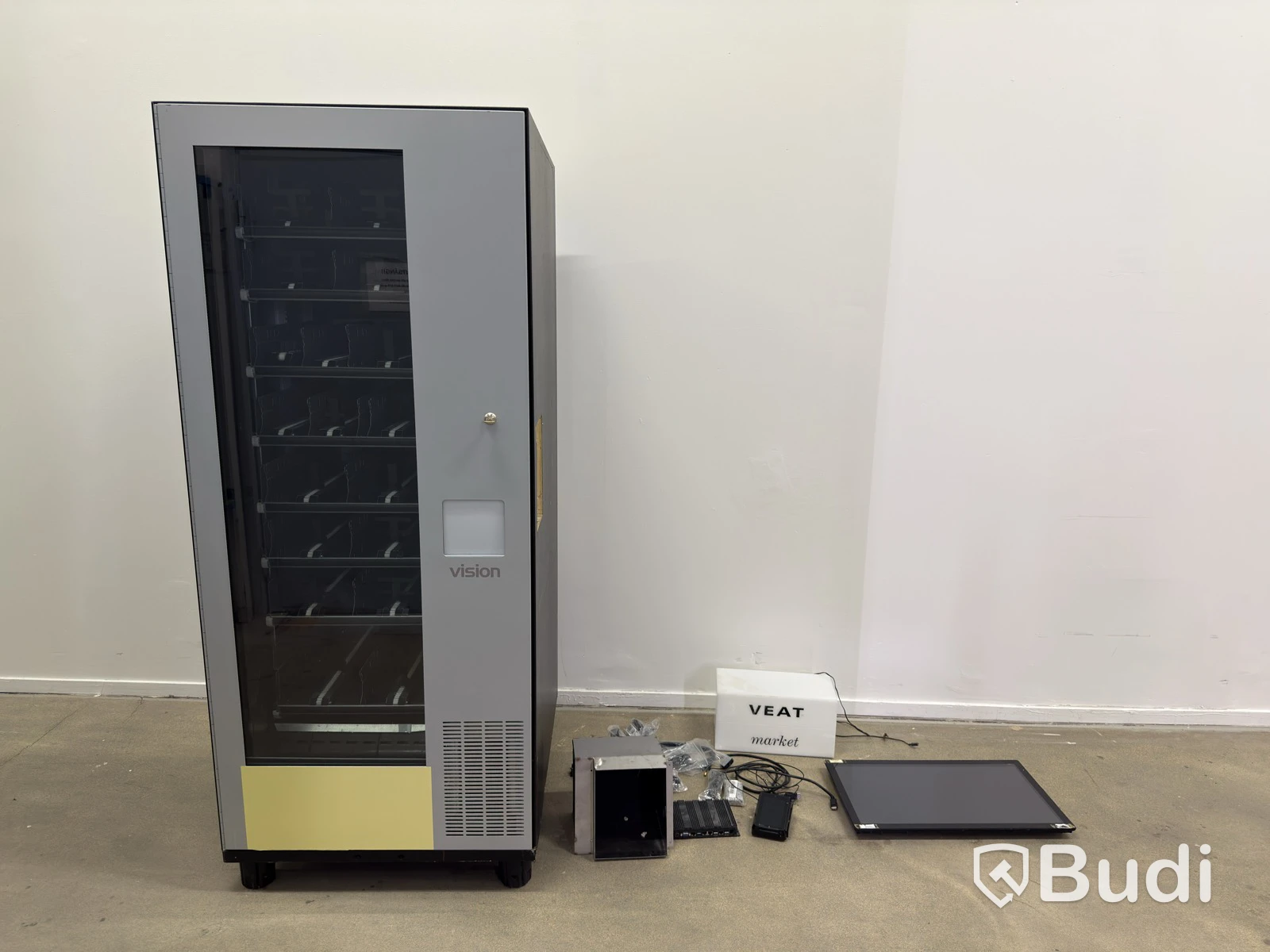 Refrigerated vending machine Vision Combo Plus V7, incl. screen, card reader and router