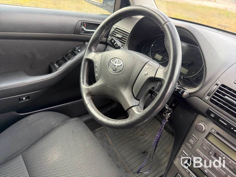 Toyota AVENSIS -2003