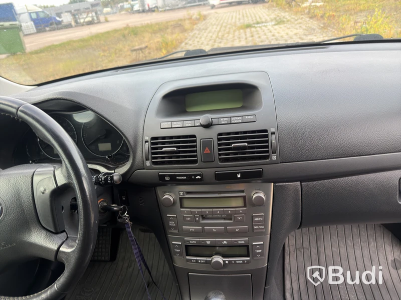 Toyota AVENSIS -2003