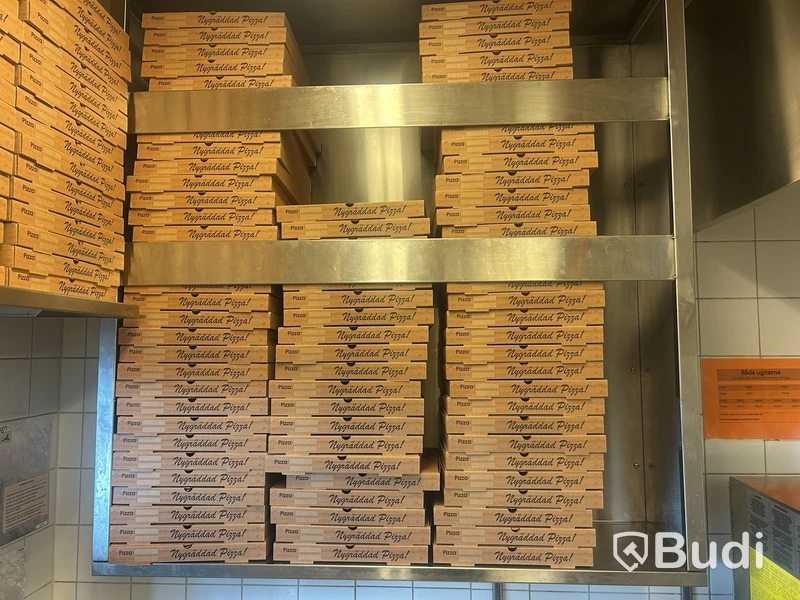 3 stainless steel shelves and pizza boxes