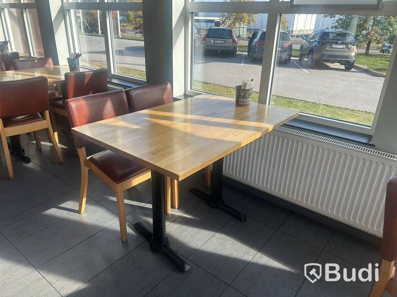 16 tables, 120x80x75 cm
