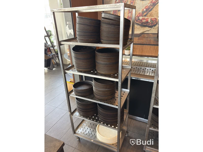 6 stainless steel trolleys with pizza pans and lids