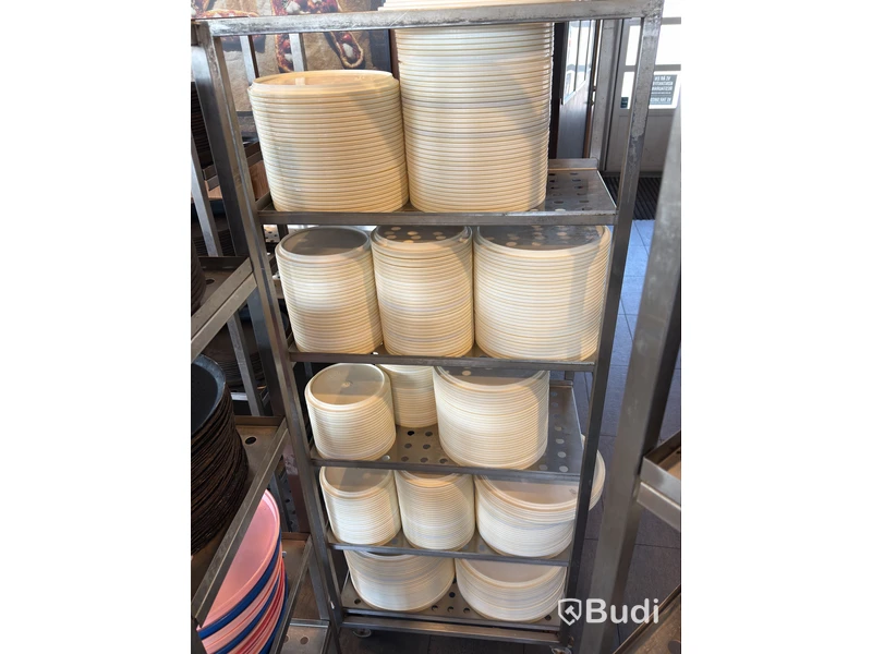 6 stainless steel trolleys with pizza pans and lids