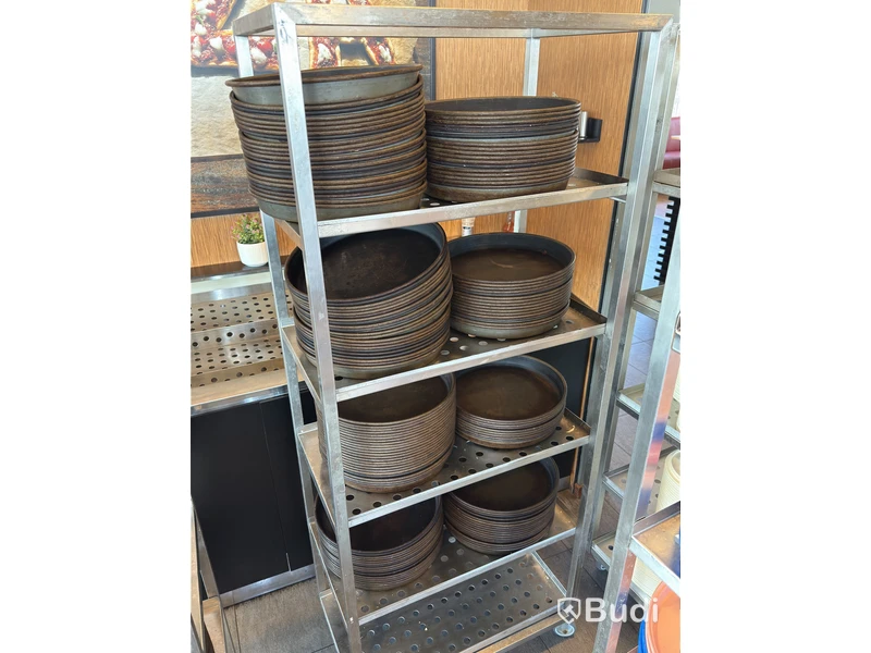 6 stainless steel trolleys with pizza pans and lids