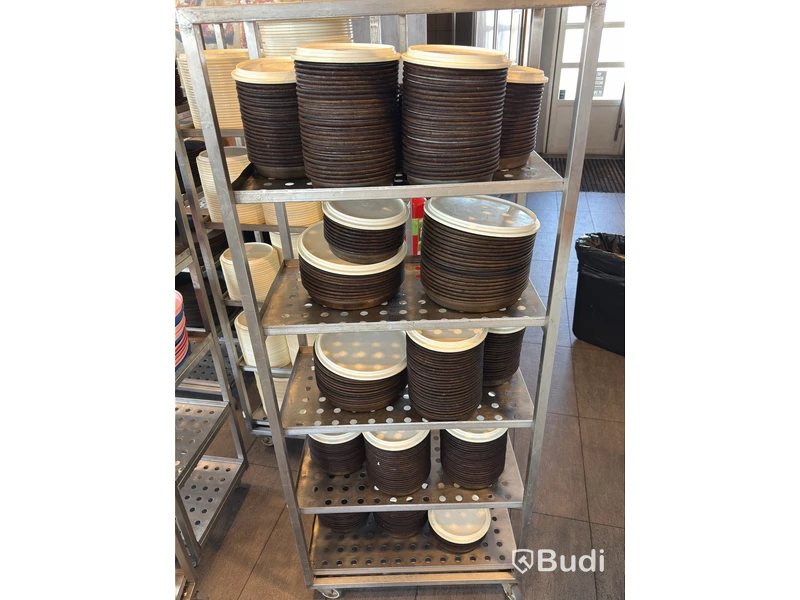 6 stainless steel trolleys with pizza pans and lids