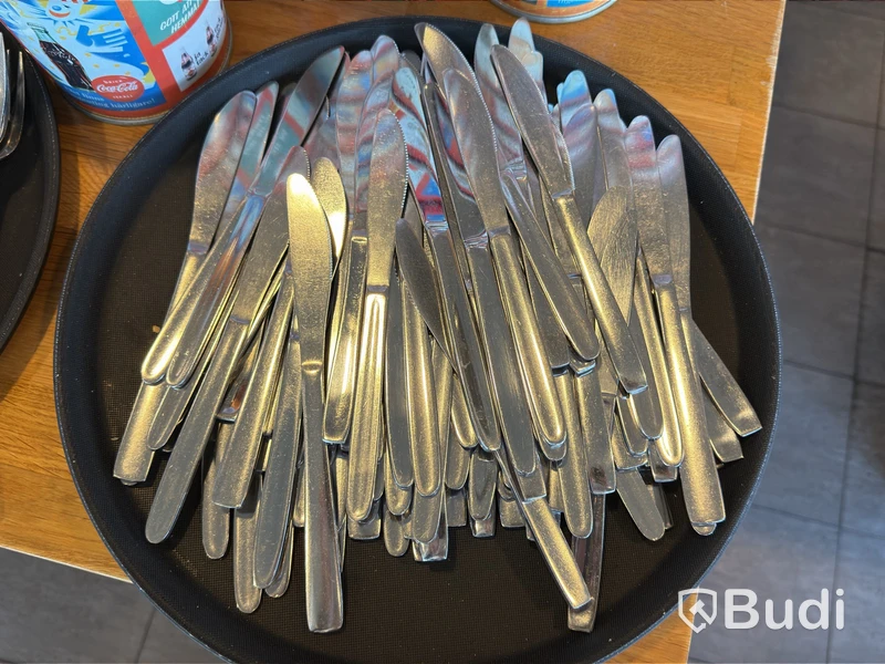 Lot of cutlery, cutlery baskets, and drink containers