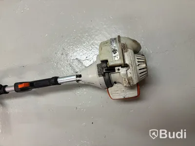 Long-reach hedge trimmer Stihl HL 100 with harness