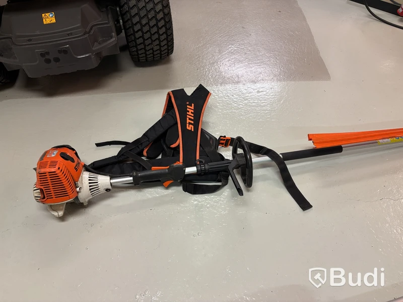Long-reach hedge trimmer Stihl HL 100 with harness