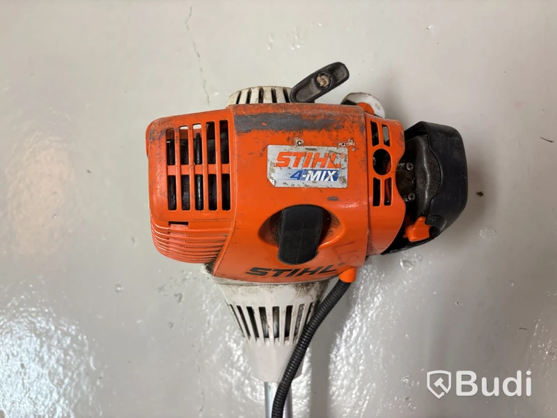 Long-reach hedge trimmer Stihl HL 100 with harness