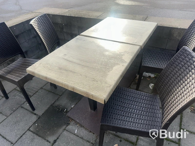 Utemöbelset, bord och stolar