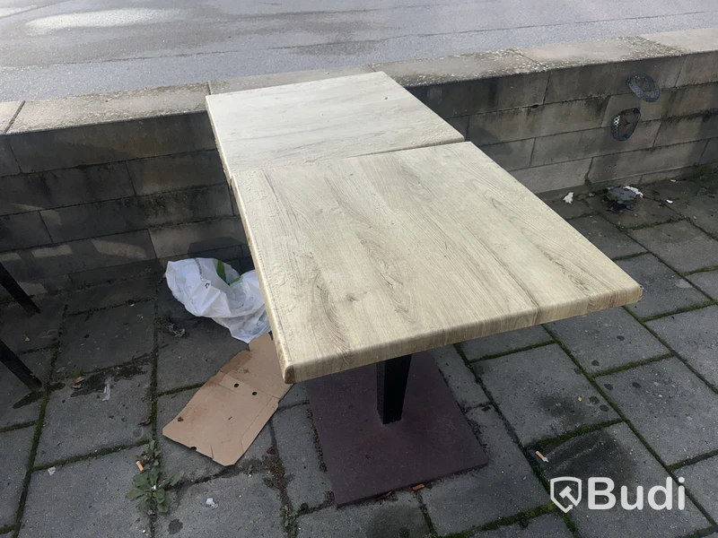 Utemöbelset, bord och stolar