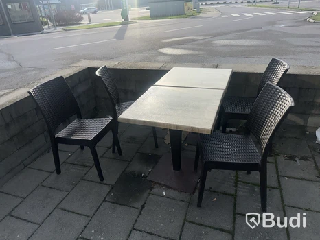 Utemöbelset, bord och stolar