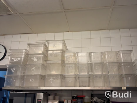 Parti plastkantiner