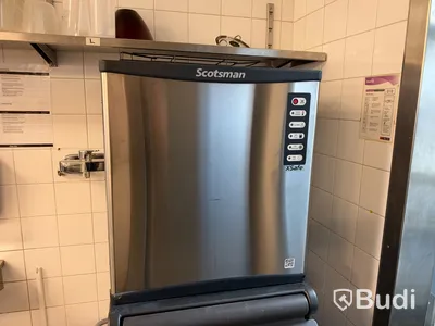 Ismaskin Scotsman XSafe, med isbehållare | 55x85x170 cm
