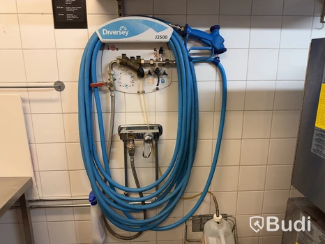 Rengöringssystem Diversey J2500 med slang och pistol