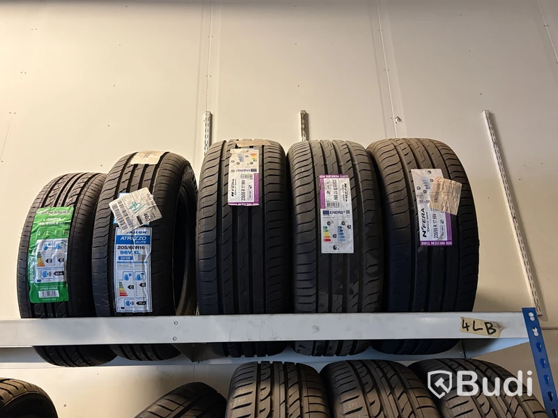 Däckställ med nya däck