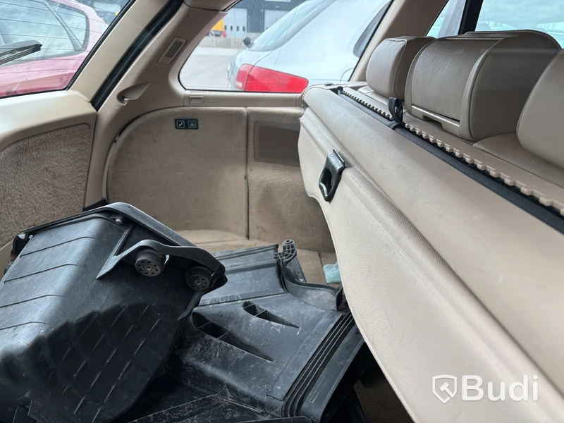 BMW 318i tou -2004 | Reparationsobjekt