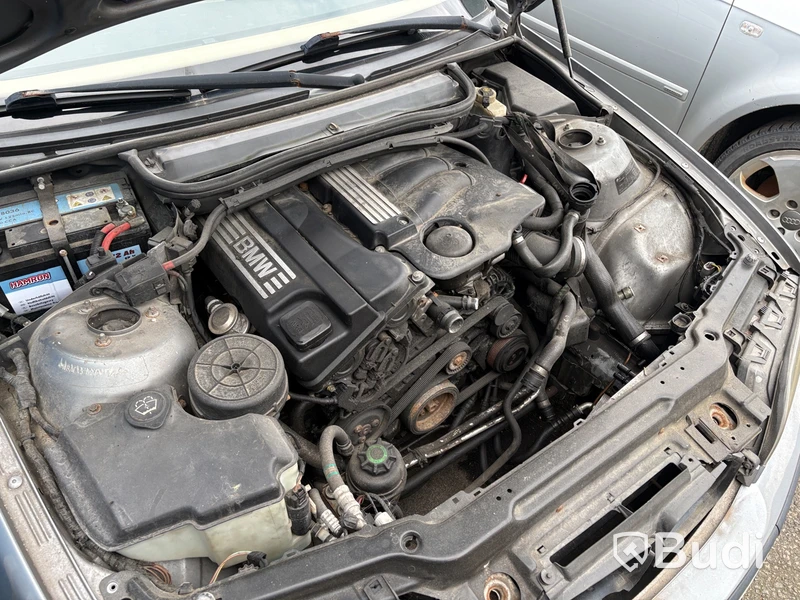 BMW 318i tou -2004 | Reparationsobjekt
