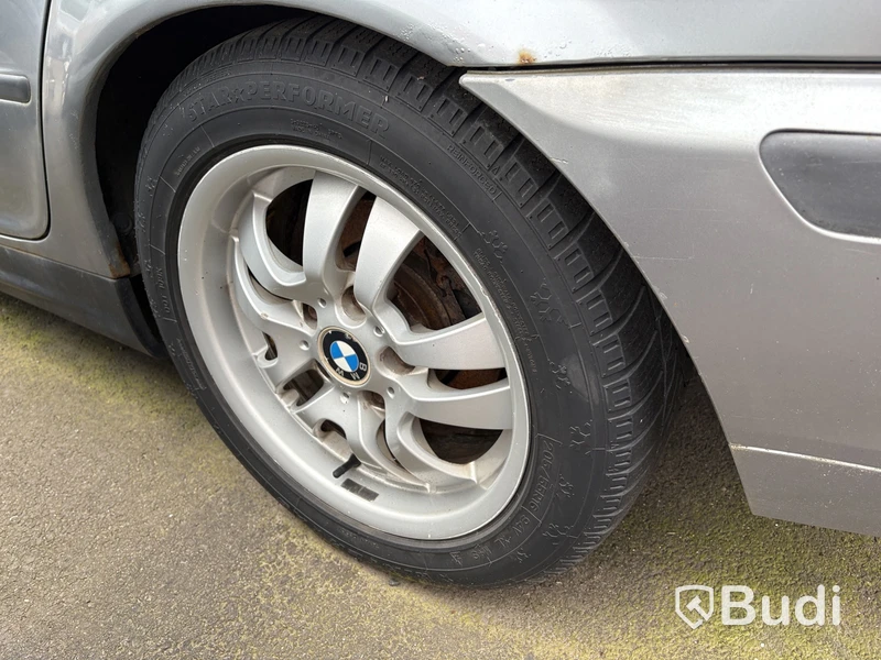 BMW 318i tou -2004 | Reparationsobjekt