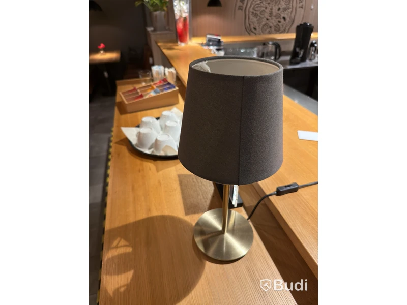 Byrå inkl. innehåll