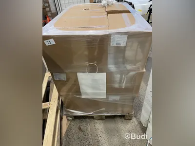 Pall med 4500 vita papperspåsar 240plus100x320