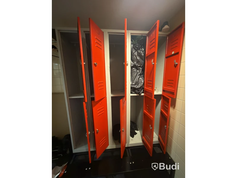 10 st. Omklädningsskåp BURD