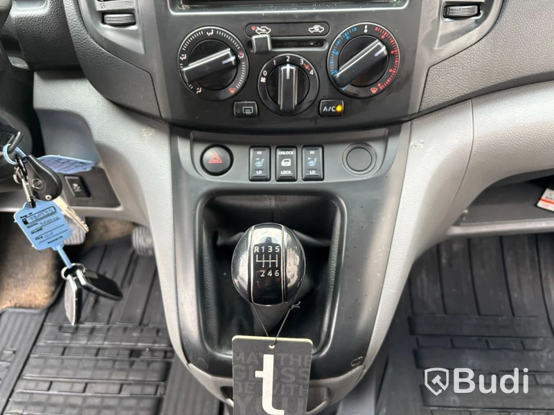 Skåpbil Nissan NV200 -2018