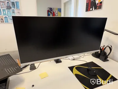 Kontorsarbetsplats med Kinnarps skrivbord m.m.