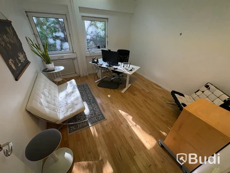 Kontorsmöbler och utrustning, skrivbord och soffa