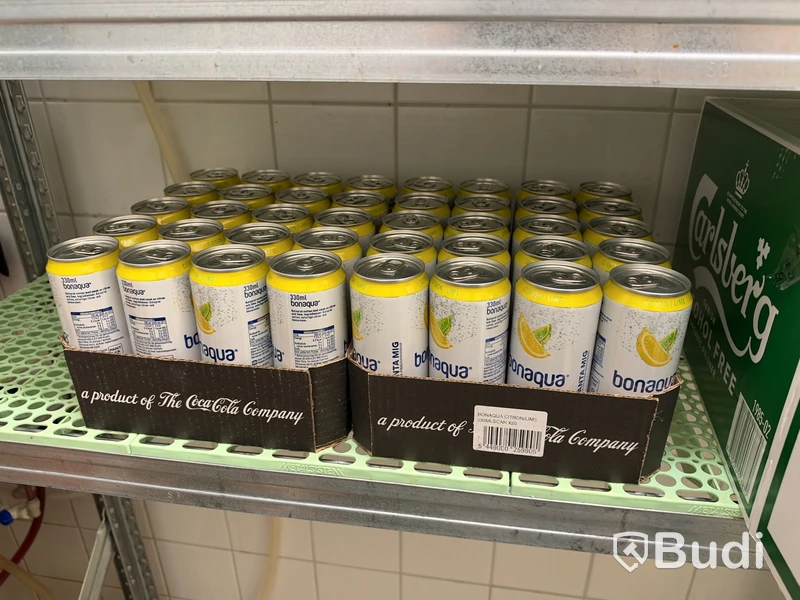 Hyllsystem inklusive läsk & alkoholfri öl