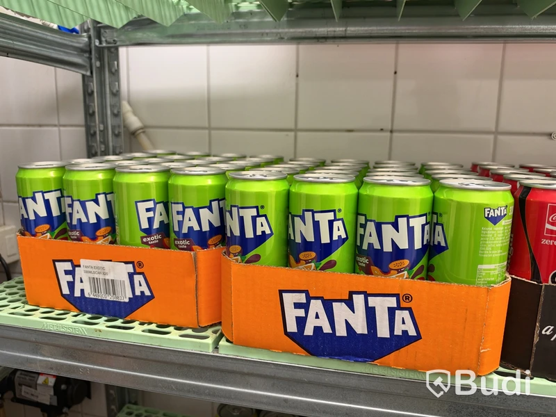 Hyllsystem inklusive läsk & alkoholfri öl